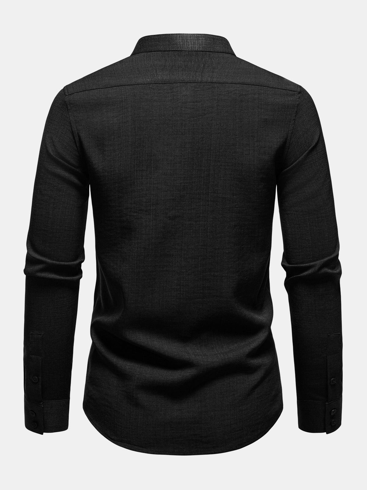 Camisa com aparência de linho, carcela oculta e gola padre
