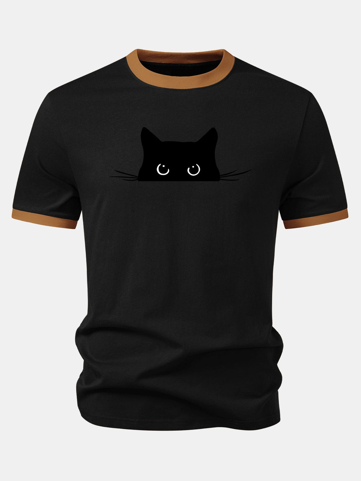 Camiseta preta com estampa de gato e acabamento contrastante