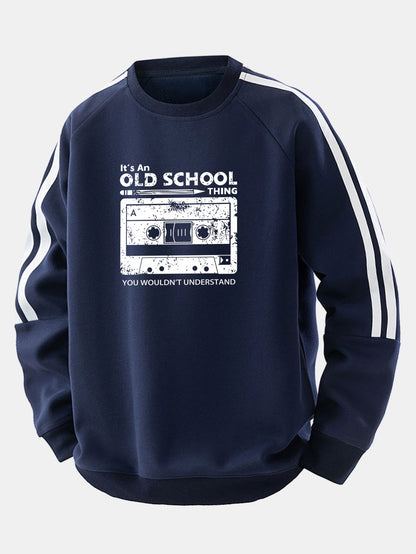 Moletom raglan listrado vintage com estampa de fita cassete e modelagem confortável