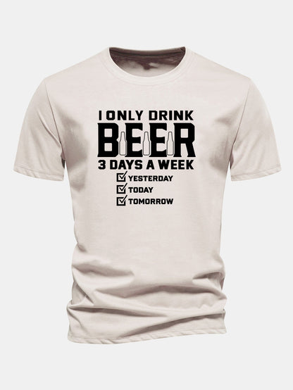 Camiseta de algodão de caimento regular com estampa “I Only Drink Beer”