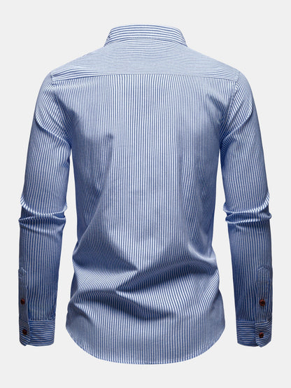 Camisa de algodão listrada com gola padre