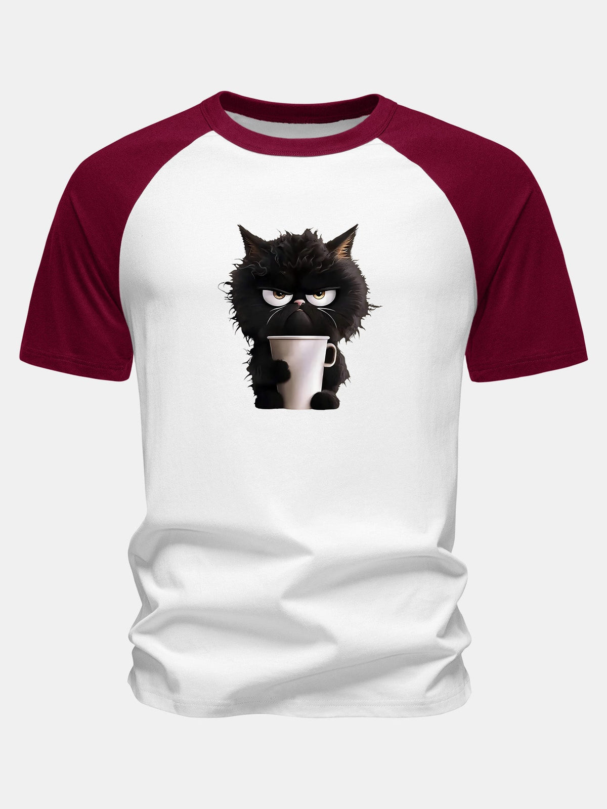 Camiseta de algodão com mangas raglan e estampa de gato preto tomando café