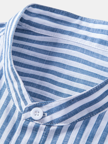 Camisa com gola alta e listras com aparência de linho