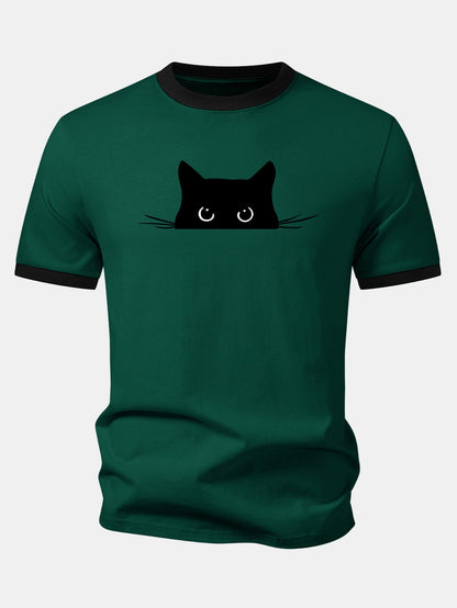 Camiseta preta com estampa de gato e acabamento contrastante