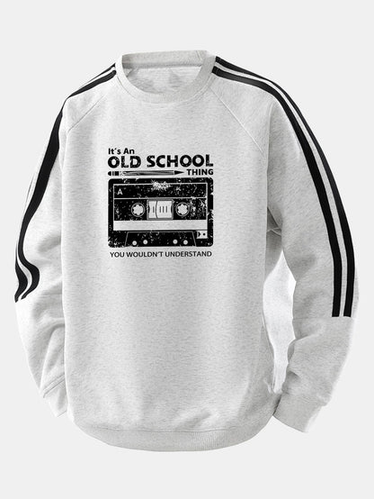 Moletom raglan listrado vintage com estampa de fita cassete e modelagem confortável