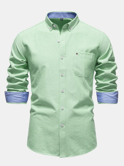 Camisa Oxford listrada com contraste e botões na gola