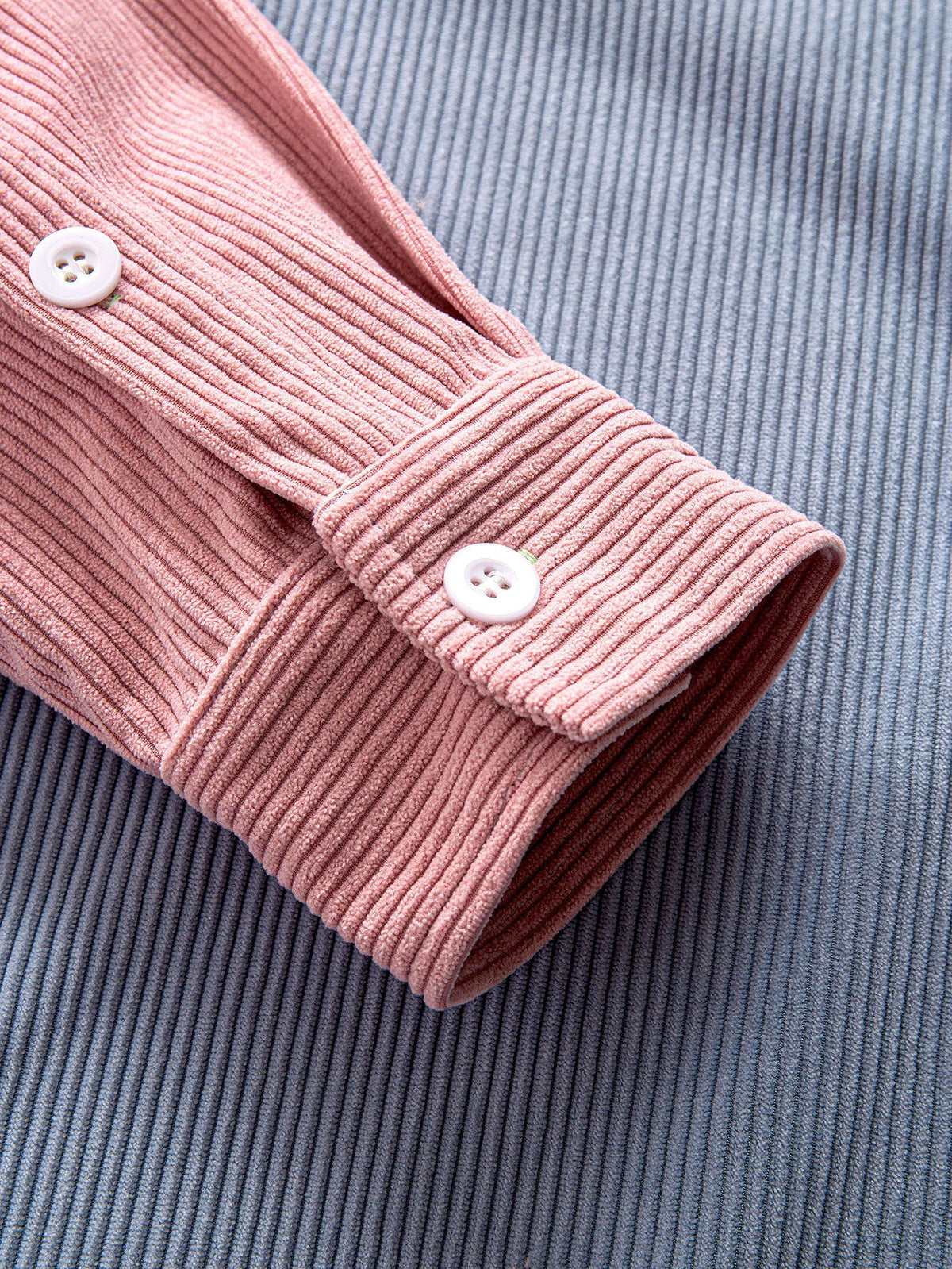 Camisa de veludo cotelê com capuz e blocos de cores