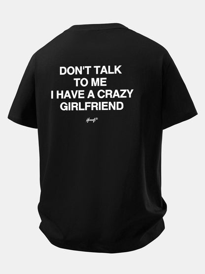 Camiseta de algodão de corte confortável com estampa nas costas “Não fale comigo, tenho uma namorada maluca”