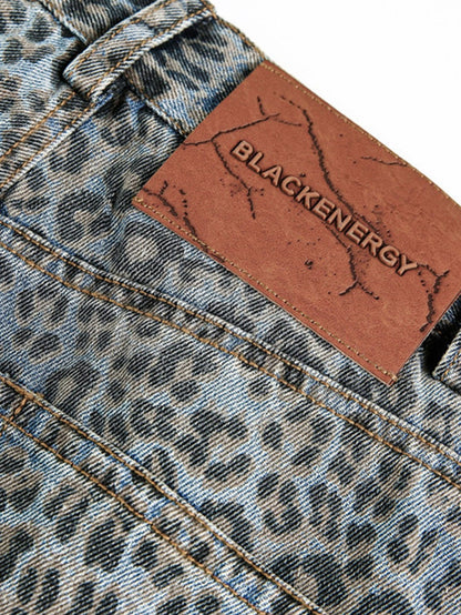Calça Baggy de Denim com Estampa de Onça e Efeito Desgastado
