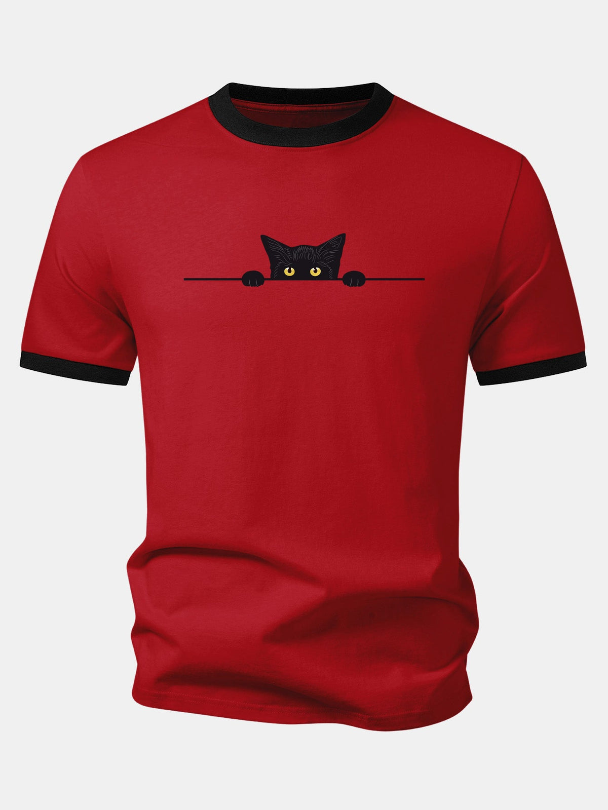 Camiseta preta com estampa de gato e acabamento contrastante