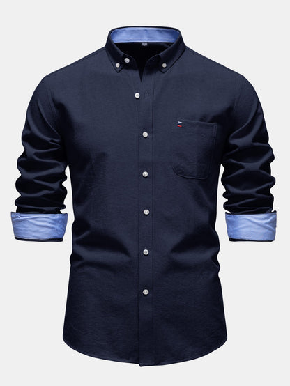 Camisa Oxford listrada com contraste e botões na gola