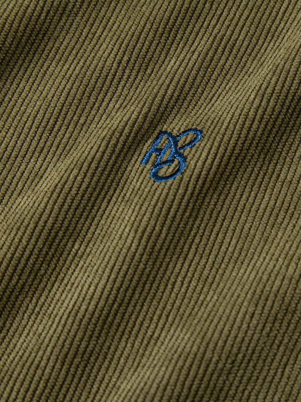 Camisa de veludo cotelê de manga longa com gola alta