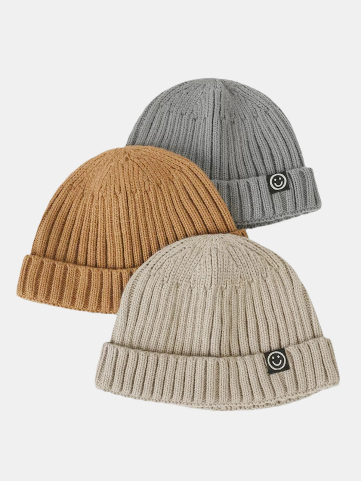 Gorro docker curto de tricô canelado com punho dobrado e etiqueta tecida de carinha sorridente