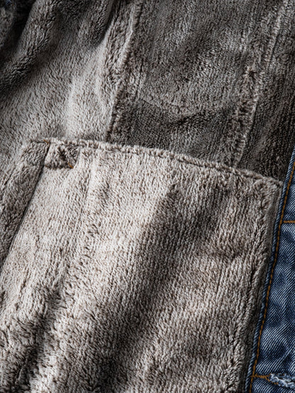 Jaqueta jeans lavada com forro de pele sintética