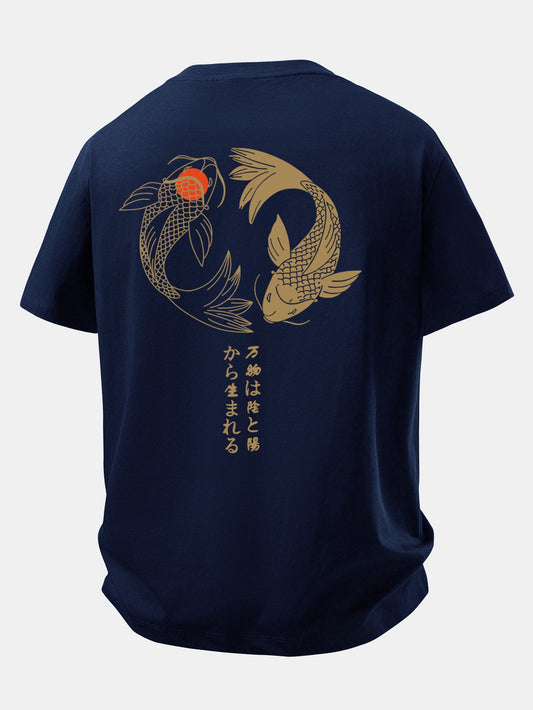 Camiseta de algodão com estampa japonesa de carpas koi e caimento confortável