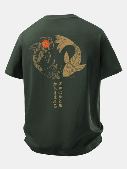 Camiseta de algodão com estampa japonesa de carpas koi e caimento confortável