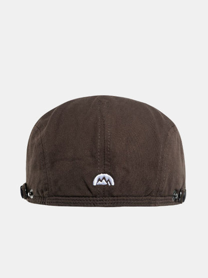 Boné estilo Gatsby plano ajustável com botão de pressão traseiro e logo de montanha bordado