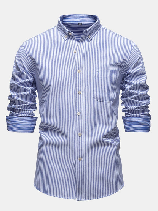 Camisa listrada de manga longa com botões e gola dobrada