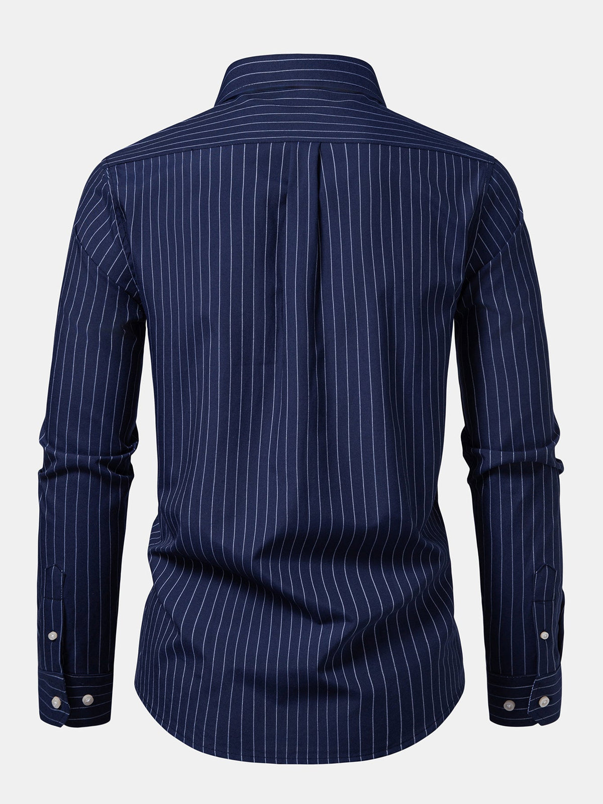 Camisa listrada de manga longa com botões do colarinho até a barra