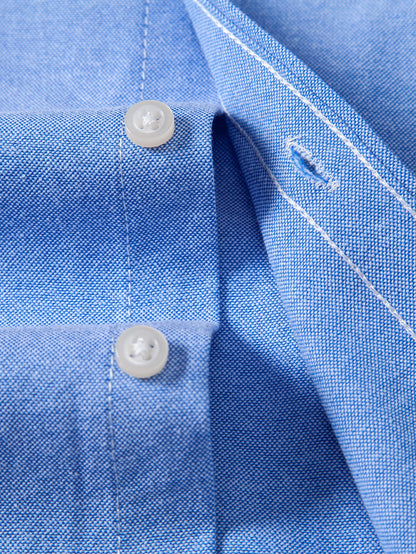 Camisa Oxford listrada com contraste e botões na gola