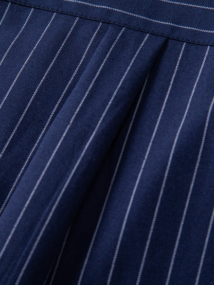 Camisa listrada de manga longa com botões do colarinho até a barra
