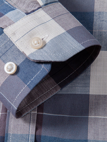 Camisa xadrez de botões com aparência de linho