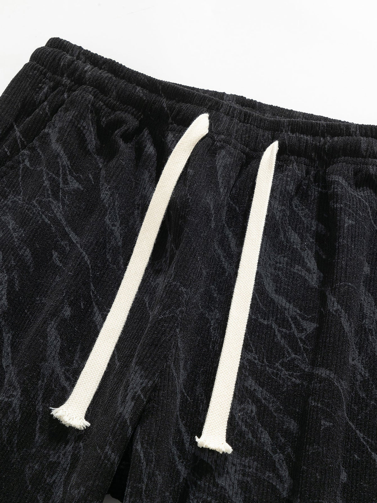 Calça de veludo cotelê com estampa marmorizada e perna reta