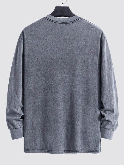 Camiseta de manga longa, caimento confortável, lavada e desgastada, com estampa “Estou velho demais para essa merda”